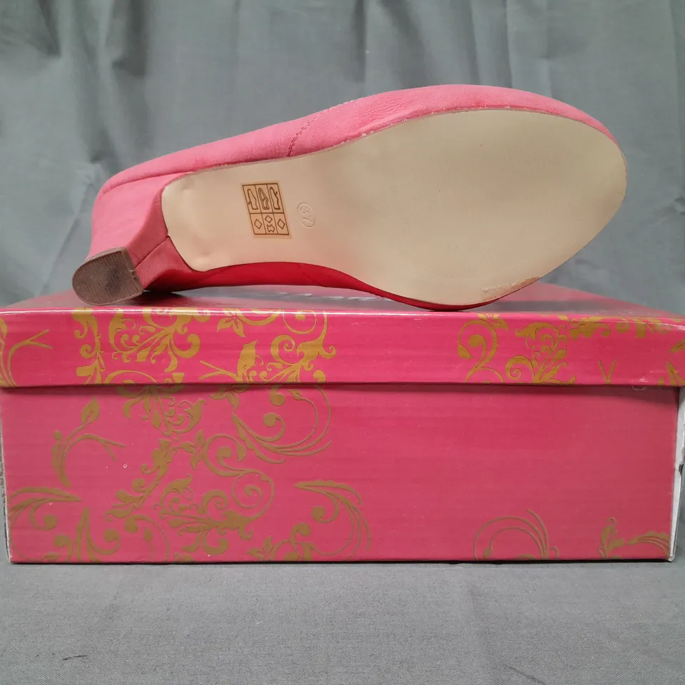 BOXED PAIR OF CLARA'S CLOSED TOE HEELED SHOES IN RED EU SIZE 37