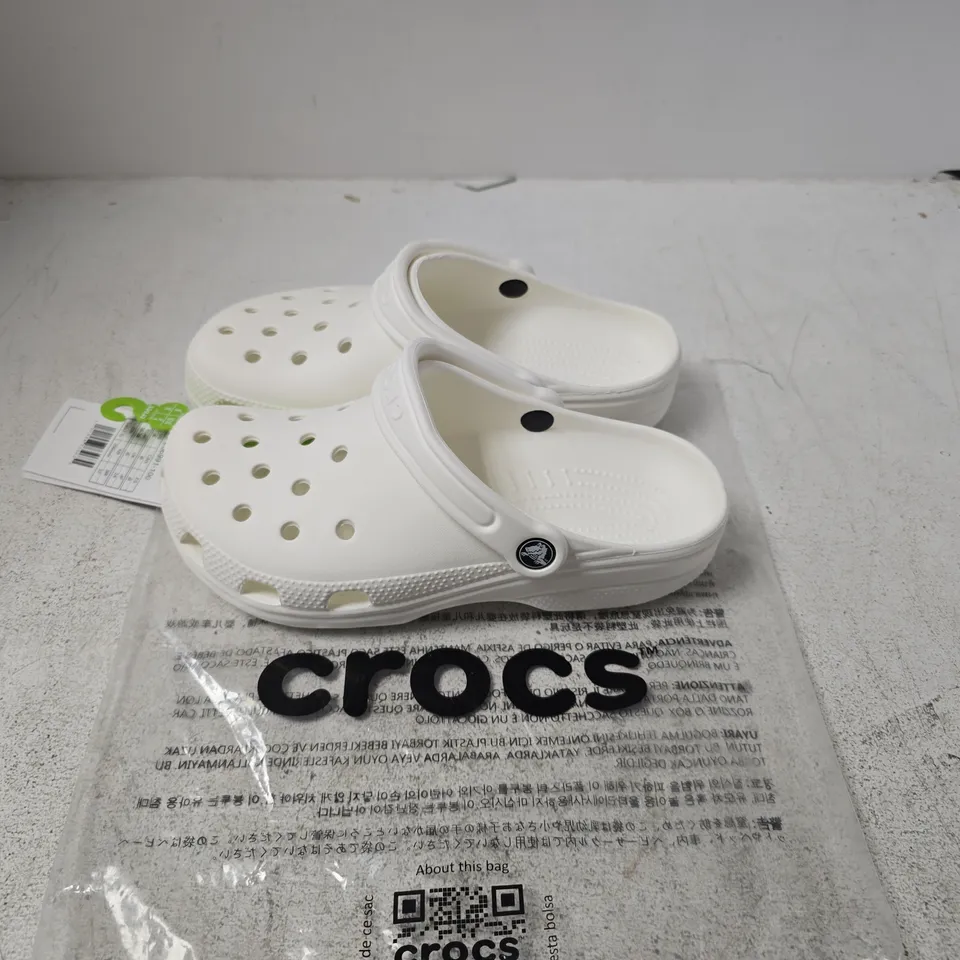 Crocs Classic Clog Kids – White, UK 5 (EU 37) – with tags