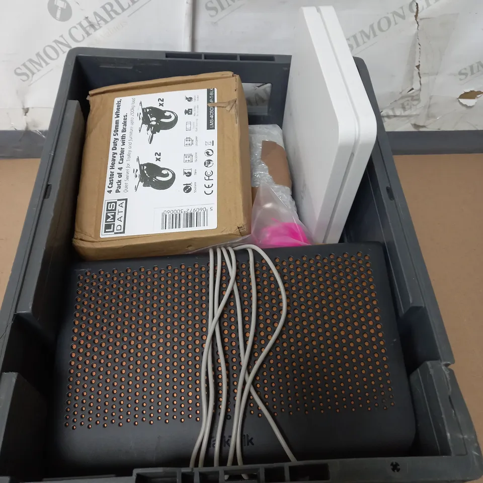 APPROXIMATELY 10 ASSORTED ELECTRICAL PRODUCTS TO INCLUDE , PLUGS , WIFI HUBS , HDMI CABLES 