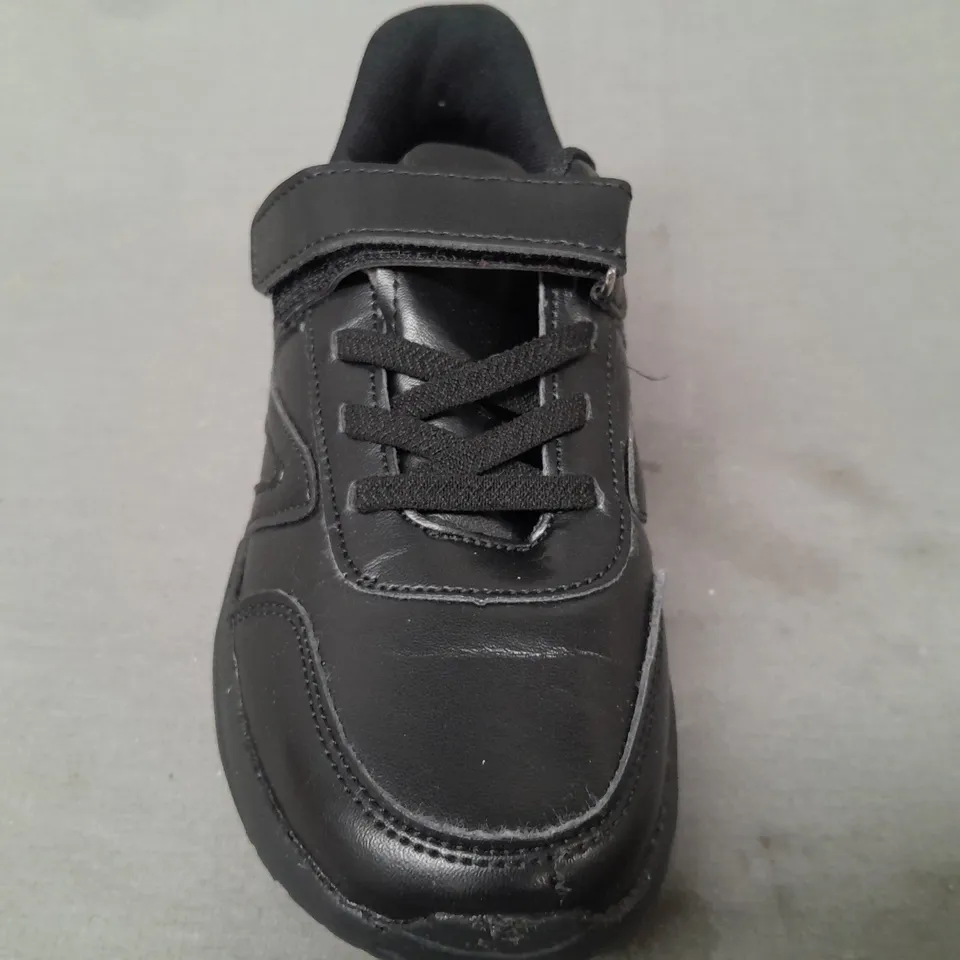 BOXED PAIR OF DESIGNER KID'S SHOES IN BLACK EU SIZE 34