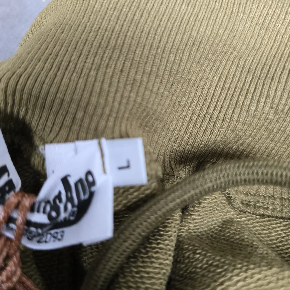 A BATHING APE CAMOUFLAGE SHORTS – SIZE L