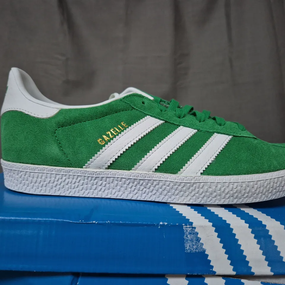 BOXED ADIDAS GAZELLE JR GREEN TRAINERS - JOUNIOR UK 5