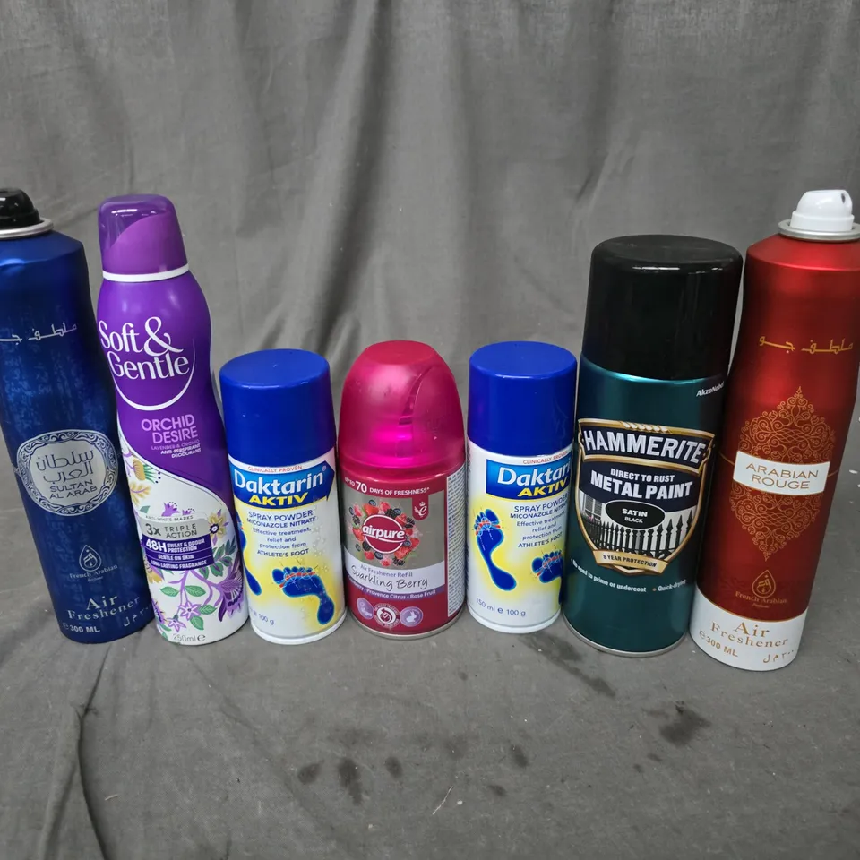 APPROXIMATELY 15 ASSORTED AEROSOLS TO INCLUDE SOFT & GENTLE ORCHID DESIRE, DAKTARIN SPRAY POWDER, HAMMERITE METAL PAINT, ETC - COLLECTION ONLY