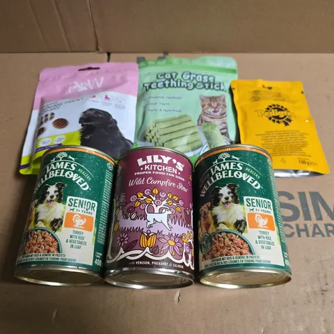 APPROX 15 ASSORTED PET FOODS & TREATS TO INCLUDE CAT GRASS TEETHING STICK, PEDIGREE AND TINNED DOG FOOD 