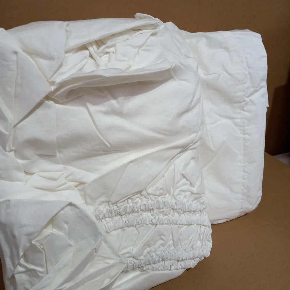 KELLY HOPPEN MADDISON JACQUARD DUVET SET - KING SIZE WHITE