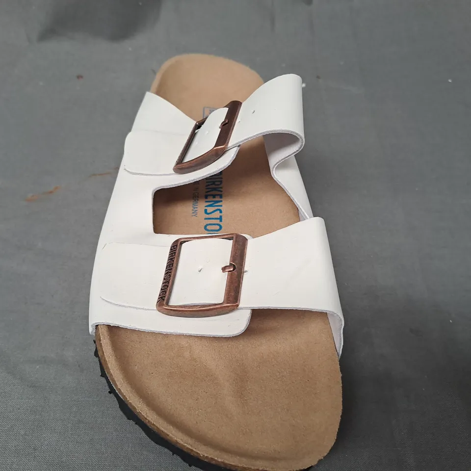 PAIR OF BIRKENSTOCK OPEN TOE SANDALS IN WHITE EU SIZE 41
