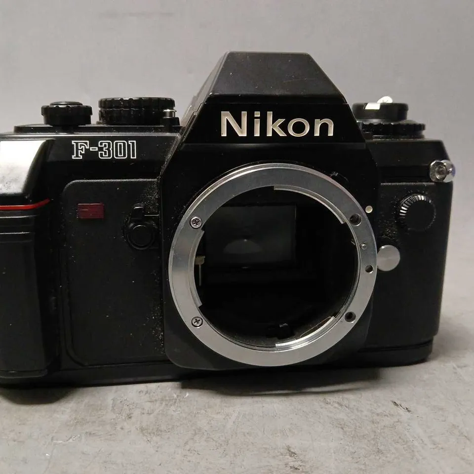 NIKON F-301 CAMERA