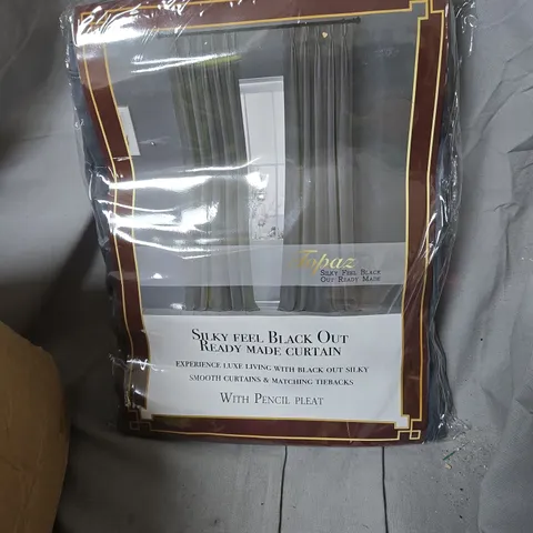 BOX OF APPROXIMATELY 10 X TOPAZ SILKY FEEL BLACK OUT READY MADE CURTAINS – PENCIL PLEAT