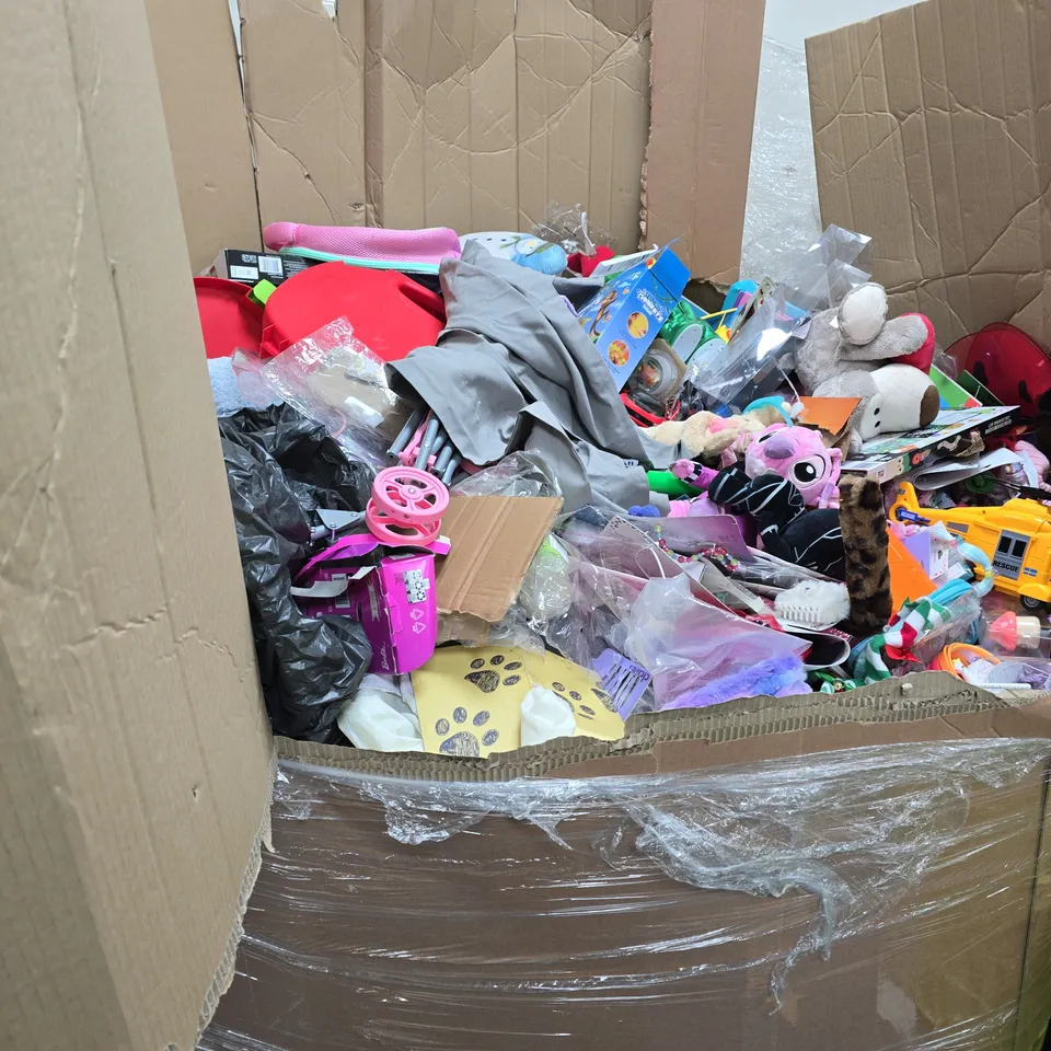 APPROXIMATELY 100 ASSORTED TOYS/GAME PRODUCTS TO INCLUDE PLUSH TOYS, BOARD GAMES, BOOKS ETC - COLLECTION ONLY 