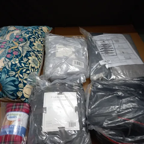 LOT OF ASSORTED HOME FARIC ITEMS TO INCLUDE FILLED MORRIS & CO CUSHION AND BRENTFORDS TEDDY FITTED SHEETS