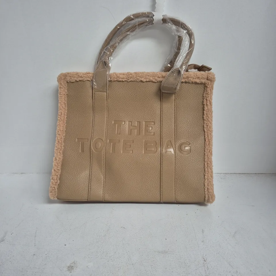 THE TOTE BAG – BEIGE FAUX SHEARLING TRIM