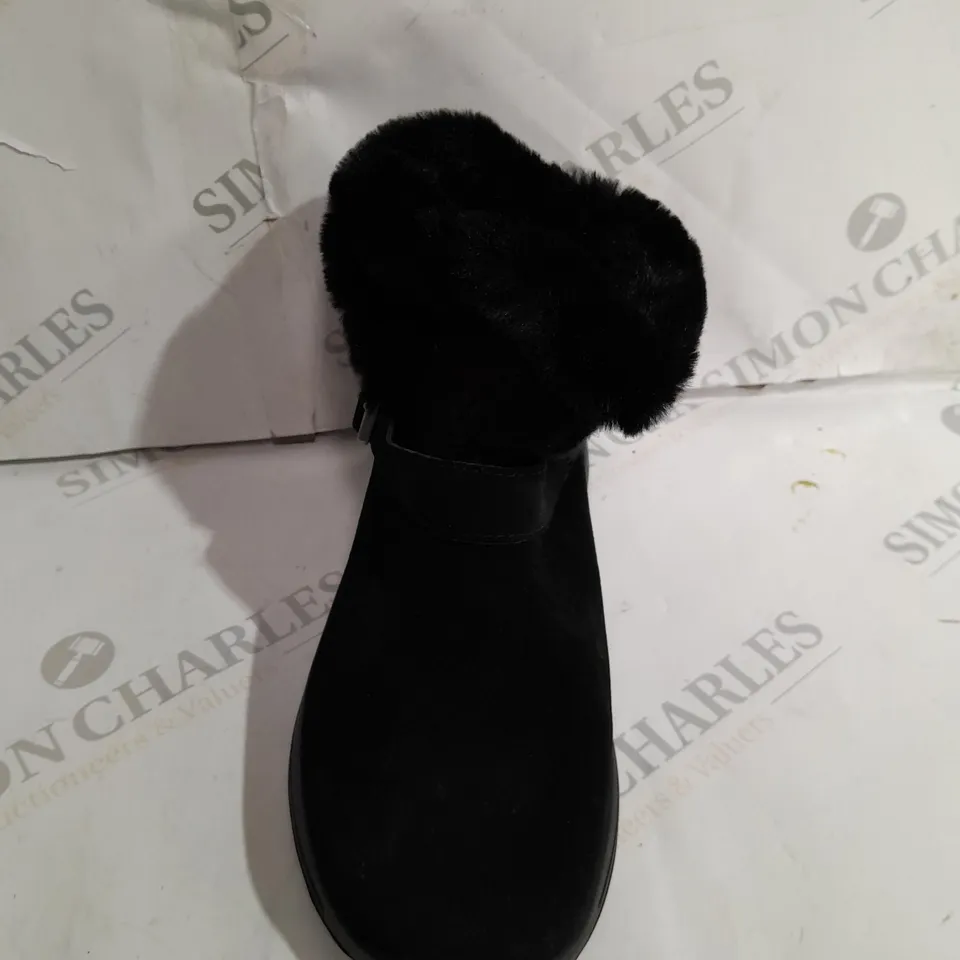 BOXED SKECHERS GO BOOTS IN BLACK - SIZE 3 RRP £20