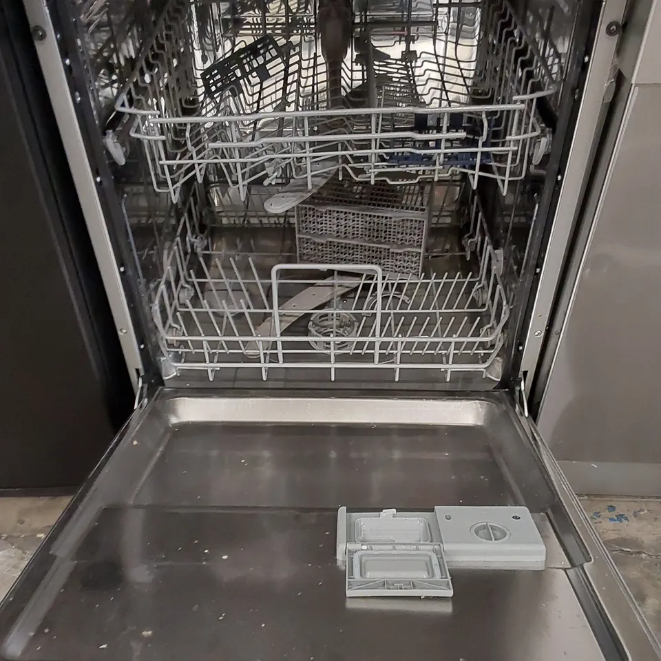 HISENSE FREESTANDING STANDARD DISHWASHER, MODEL: HS60240XUK
