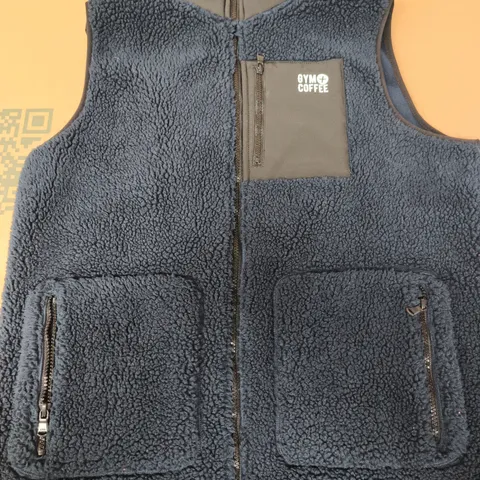 GYM+COFFEE SHERPA GILET - SIZE M