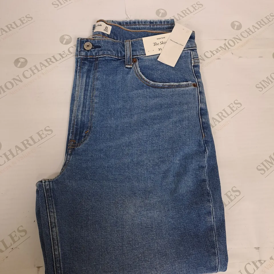 ABERCROMBIE AND FITCH PALE BLUE DENIM  SKINNY JEANS SIZE 31