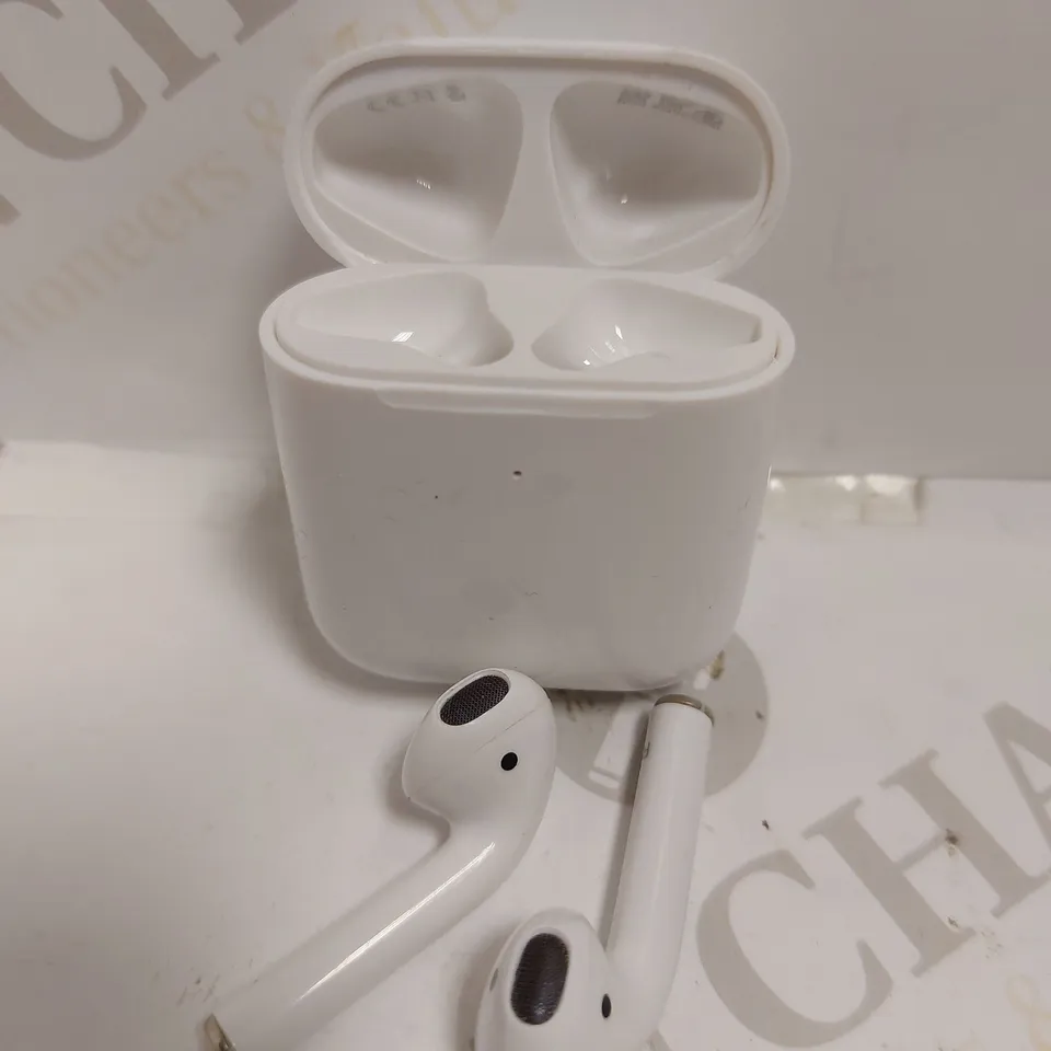 APPLE AIRPODS - 2ND GENERATION