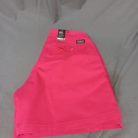LEVIS STRAUSS LOOSE CHINO SHORTS SIZE 34