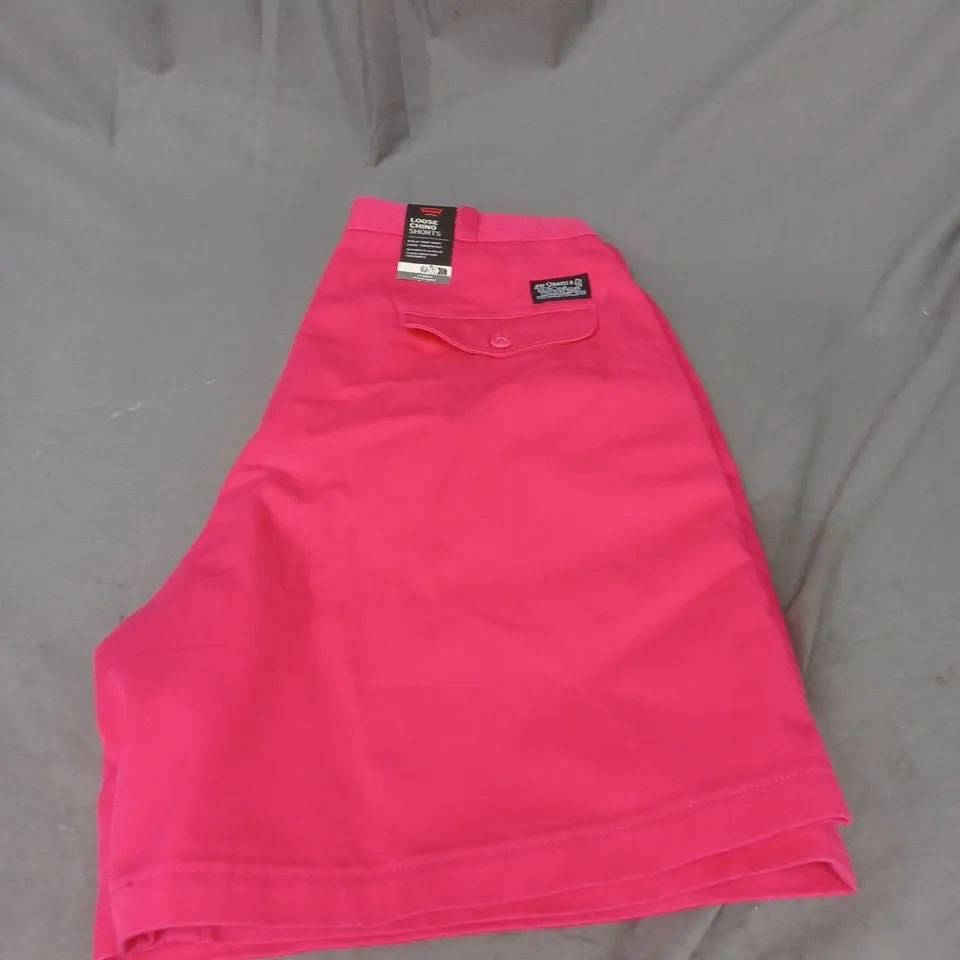 LEVIS STRAUSS LOOSE CHINO SHORTS SIZE 34