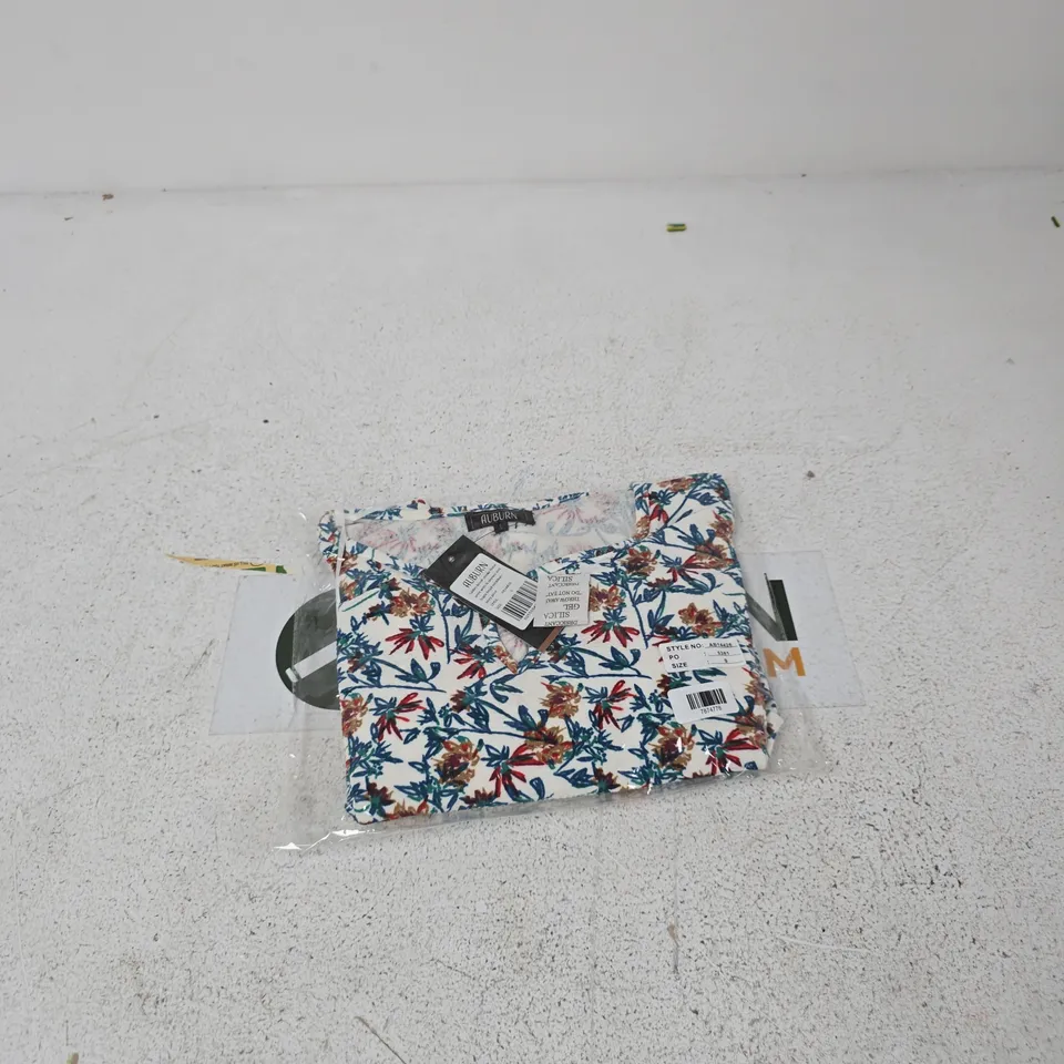 BOX OF APPROXIMATELY 20 ASSORTED CLOTHING ITEMS TO INCLUDE: AUBRY BLOUSE BAGGED