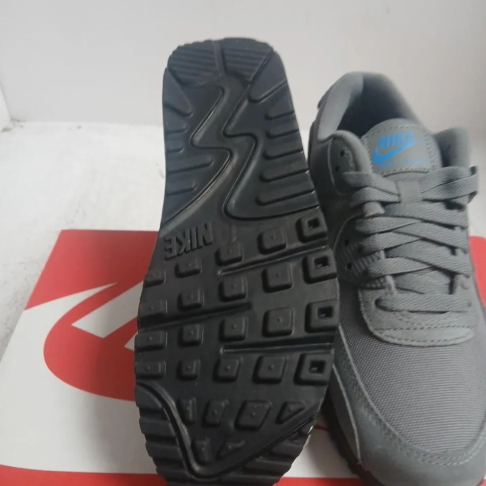 NIKE AIR MAX 90 SHOES – MEN’S, GREY/PHOTO BLUE (UK7 / US8) – BOXED