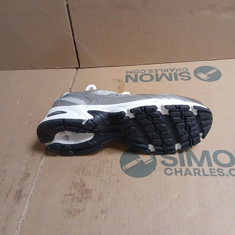 NEW BALANCE MEN'S TRAINERS – GREY/SILVER UK 7 BOXED