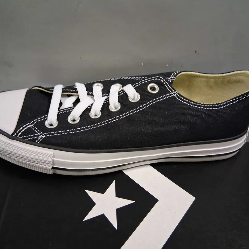 BOXED CONVERSE ALL STAR OX SIZE 7