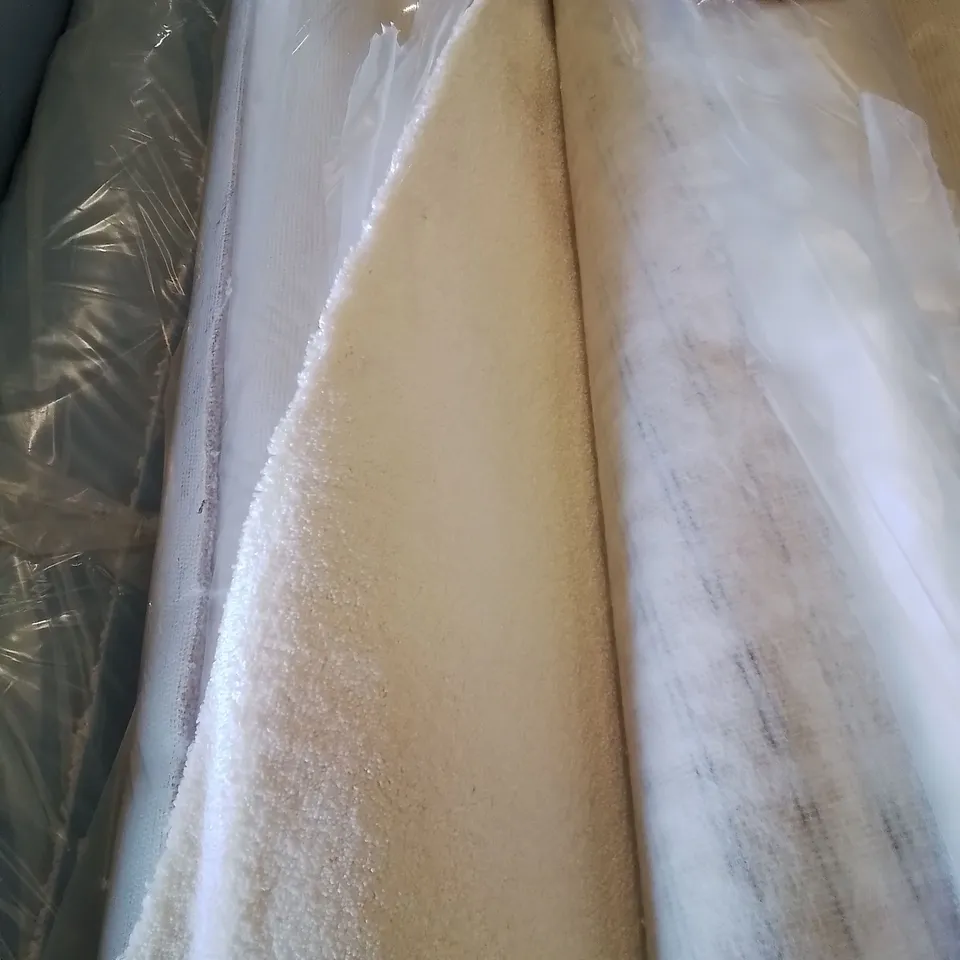 ROLL OF QUALITY PRIMROSE SNOW DAY SNOW APPROXIMATELY 3.1M L X 3M W CARPET 