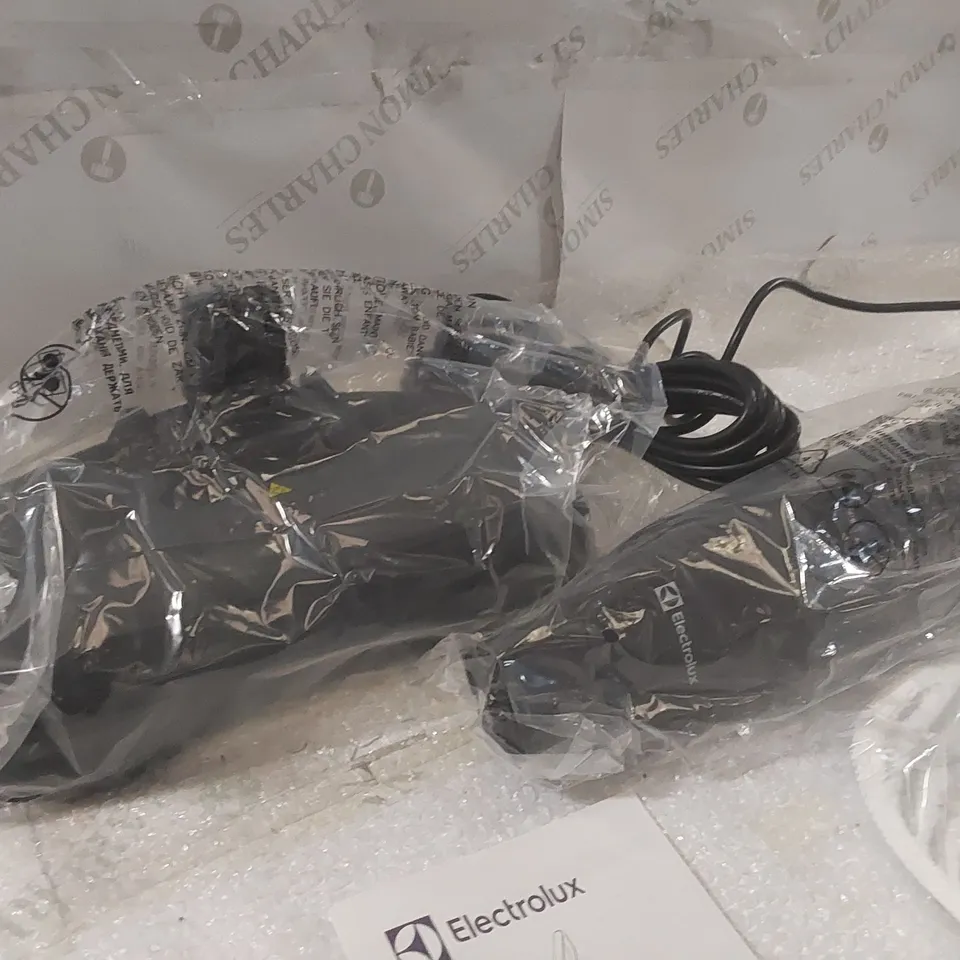 BOXED ELECTROLUX 1500W SPIN AND SCRUB STEAM MOP