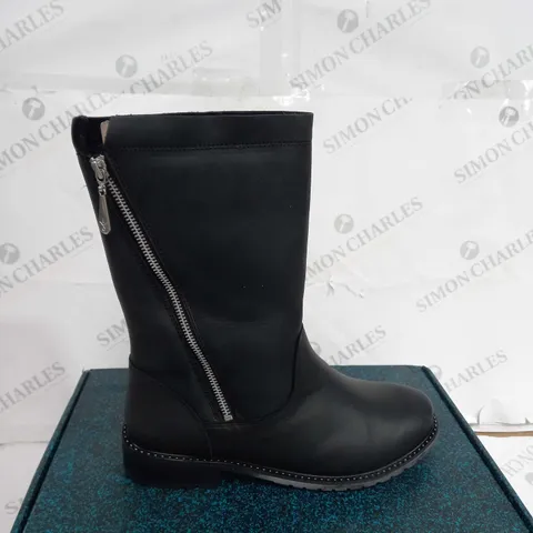 EMU AUSTRALIA EXPLORE YANCOAL BLACK SIZE 7 - BOXED 