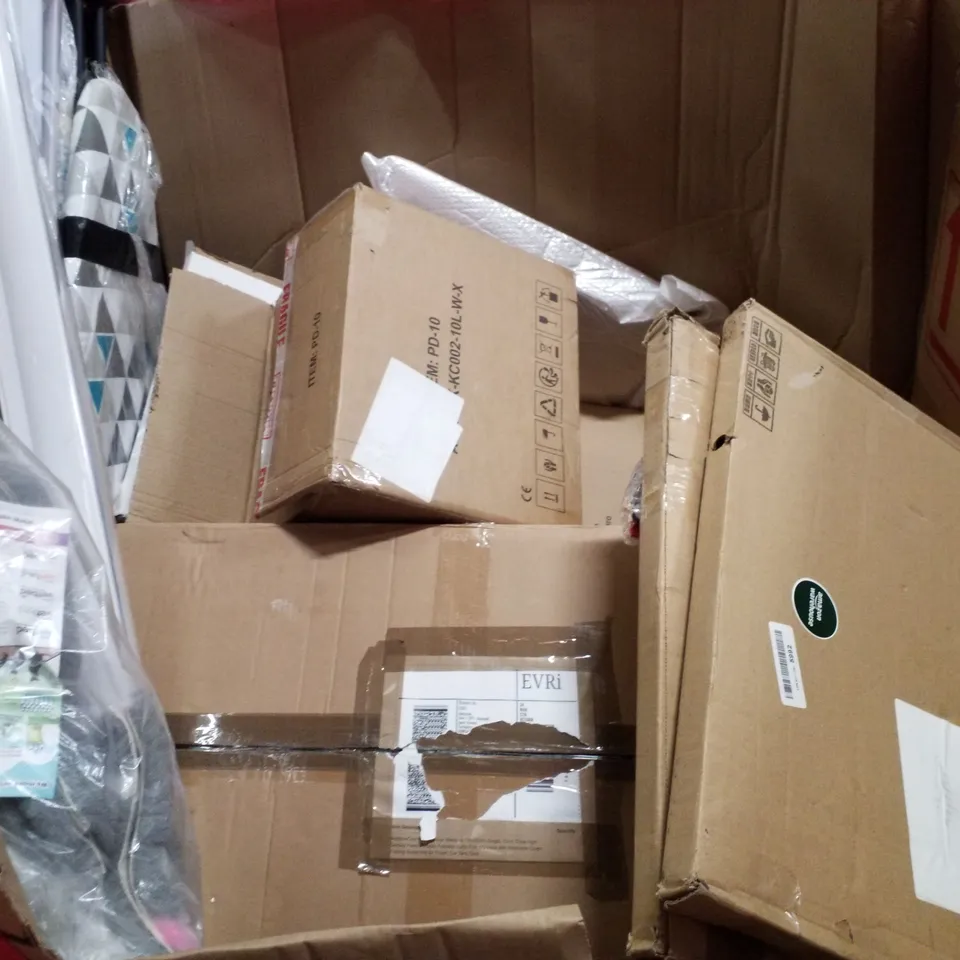 PALLET CONTAINING ASSORTED PRODUCTS INCLUDING ROLLER BLINDS, SLOT TRACK RACING, ACEXT BATHTUB SPLASH GUARD, FOLDING CHAIR & MICROWAVE GRILL STAND