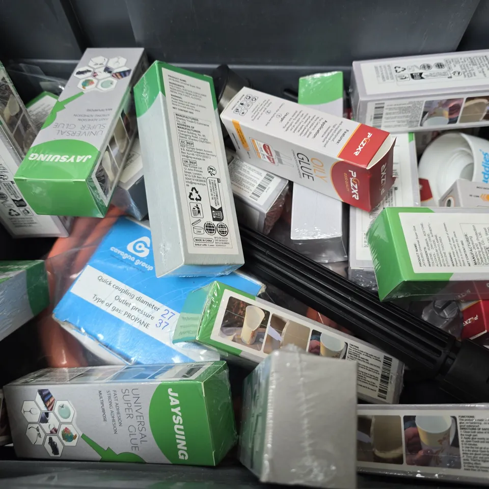 APPROXIMATELY 15 ASSORTED ITEMS TO INCLUDE - JAYSUING SUPER GLUE , OILY GLUE ETC