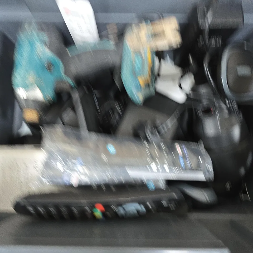 APPROXIMATELY 10 ASSORTED ELECTRICAL ITEMS TO INCLUDE MAKITA DRILL, MINI MUSIC PLAYER, AMAZON STICK, ETC