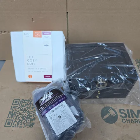 APPROXIMATELY 15 ASSORTED HOUSEHOLD PRODUCTS TO INCLUDE STORAGE BOX, FITTED SHEET, THROW ETC