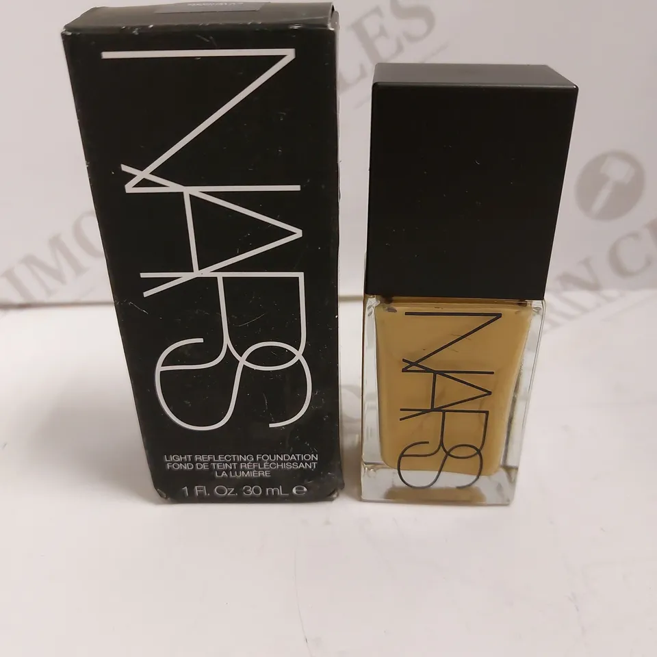 NARS LIGHT REFLECTING FOUNDATION - MEDIUM 30ML