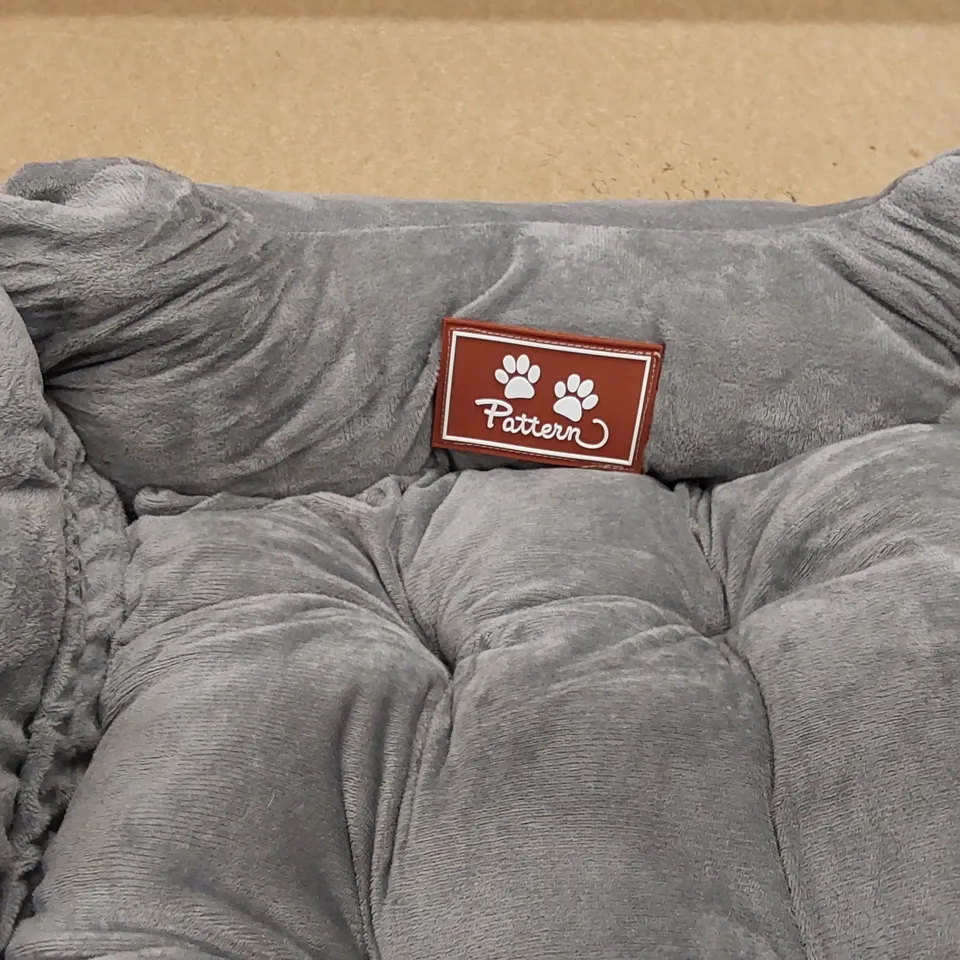 BAGGED BOLSTER CUSHION PET BED - GREY (1 ITEM)