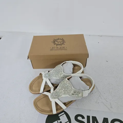 JO & JOE HALCYON WHITE SANDALS – UK 8