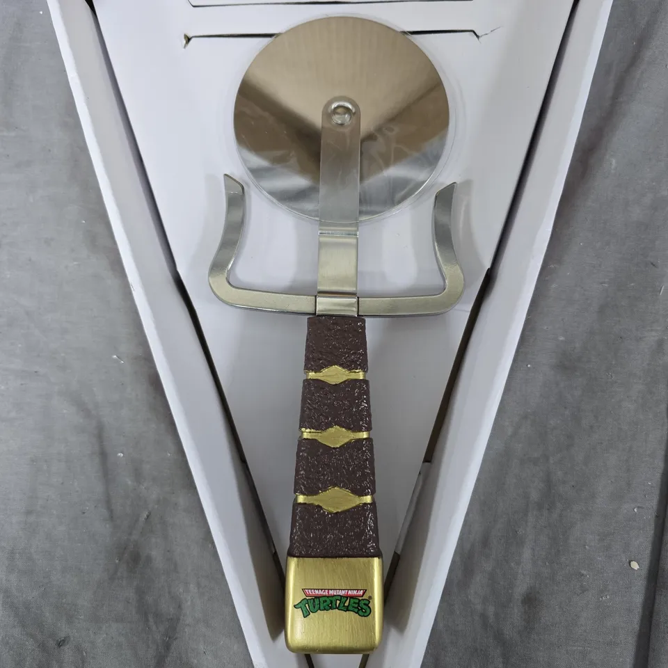 BOXED TEENAGE MUTANT NINJA TURTLES TMNT RAPH'S FAMOUS ORIGINAL SAI PIZZA CUTTER WHEEL TOOL