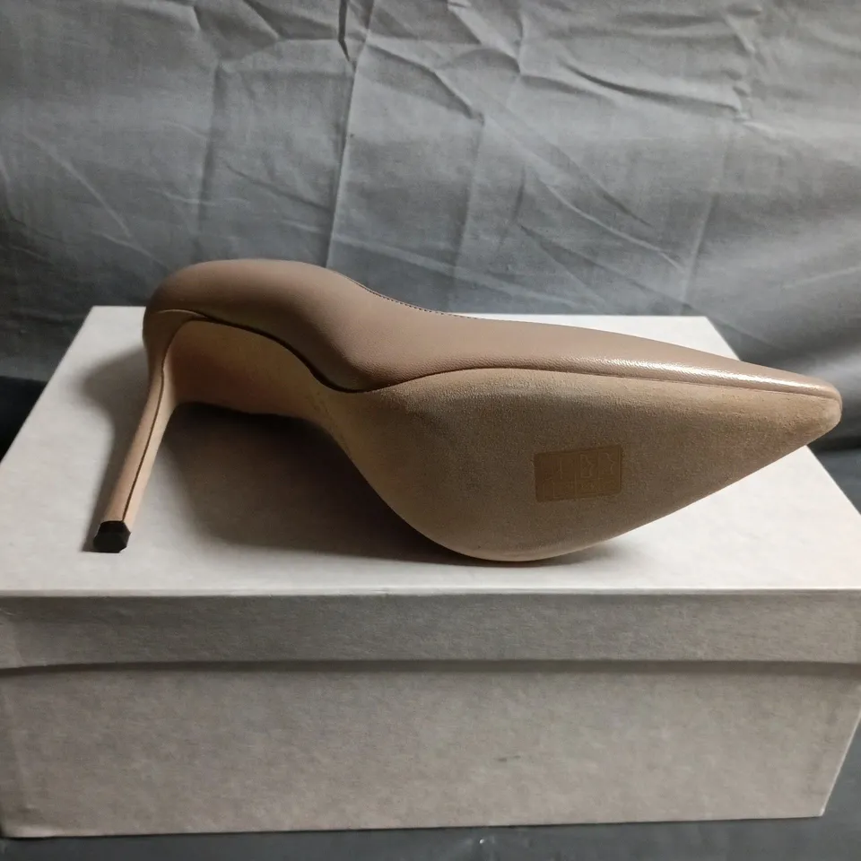 BOXED PAIR OF JIMMY CHOO NUDE LEATHER POINTED-TOE STILETTO HEELS – UK SIZE 39