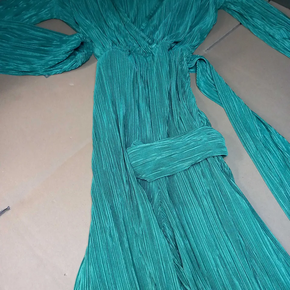 BOOHOO GREEN PLISSE PLUNGE WRAP JUMPSUIT - SIZE 12