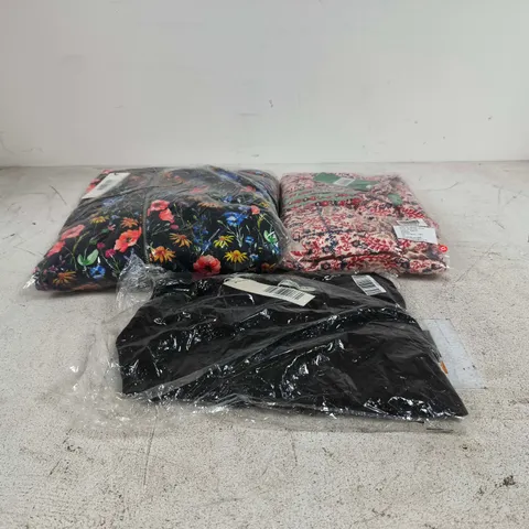 BOX OF APPROXIMATELY 20 ASSORTED CLOTHING ITEMS TO INCLUDE MUDFLOWER, LA MAREY, MARINA KANEVA ETC