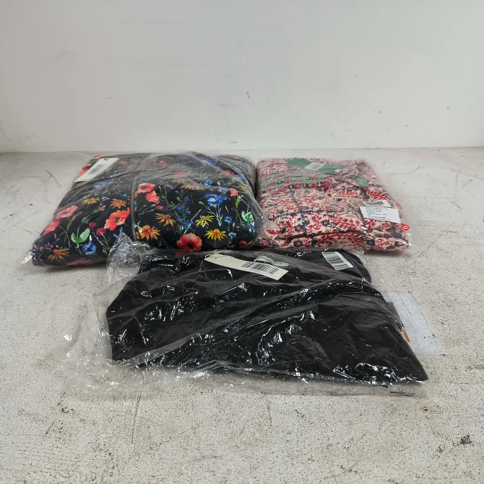 BOX OF APPROXIMATELY 20 ASSORTED CLOTHING ITEMS TO INCLUDE MUDFLOWER, LA MAREY, MARINA KANEVA ETC