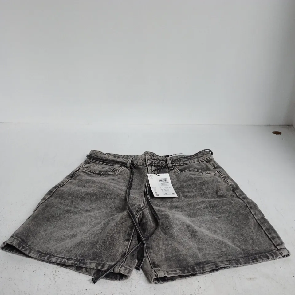 VERO MODA WE DO DENIM LIGHT GREY BELT SHORTS – WOMEN'S, SIZE M
