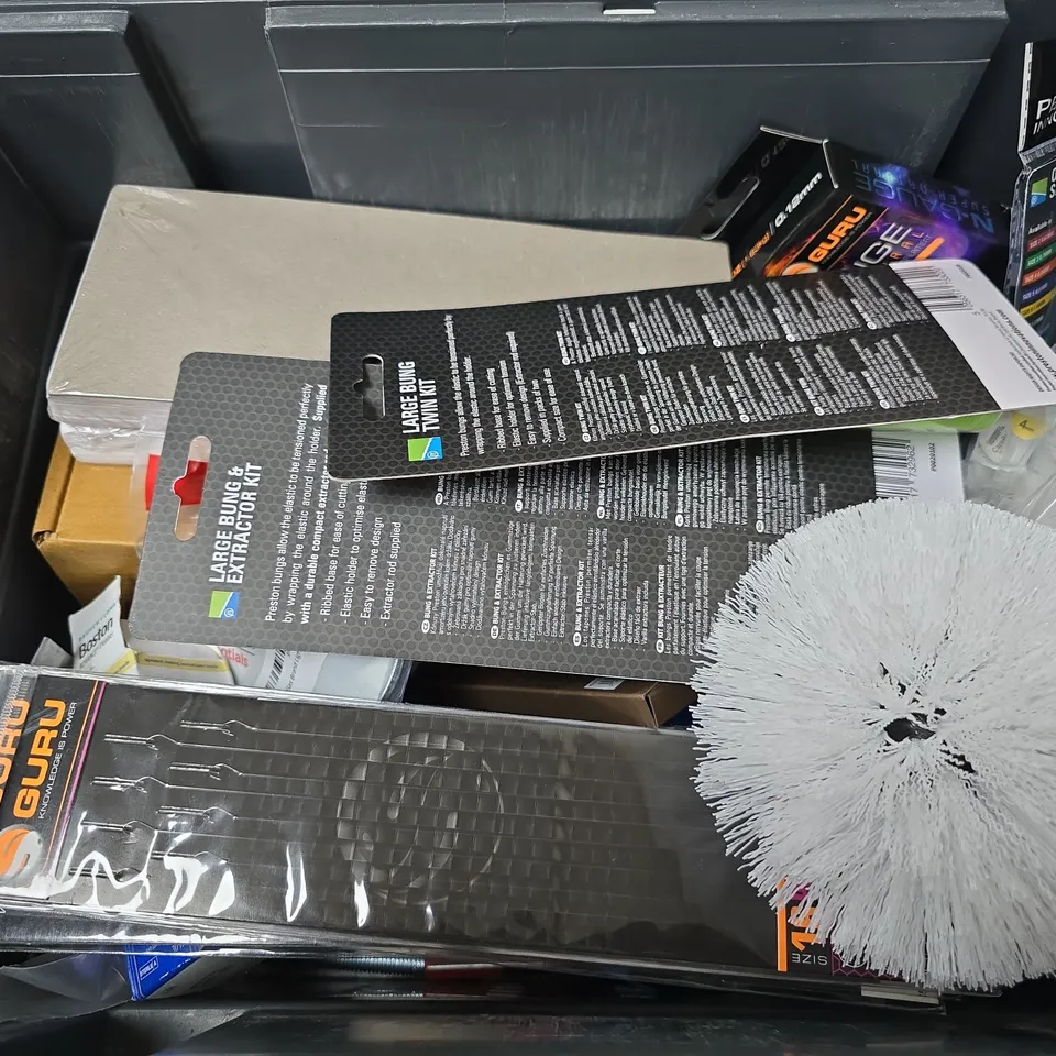 APPROXIMATELY 10 ASSORTED ITEMS TO INCLUDE - BUNG TWIN KIT , AIRUP WHITE SMOOTHIE ETC