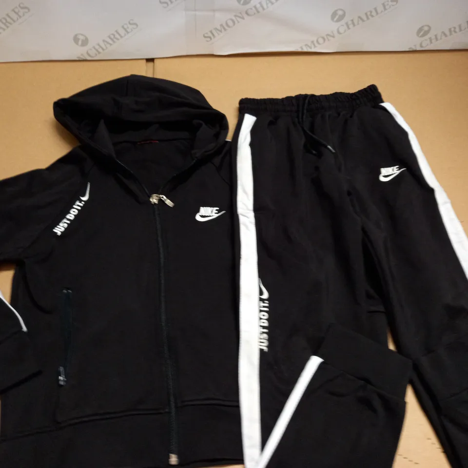 NIKE KIDS ZIP THROUGH TRACK SET - 128
