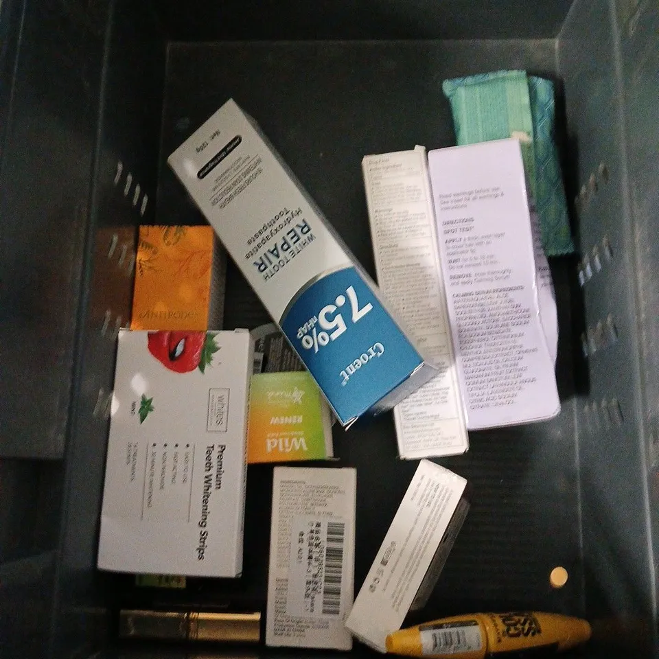 APPROXIMATELY 20 ASSORTED HEALTH & BEAUTY PRODUCTS TO INCLUDE GIVE ME CONDITIONER, ZING TOOTHPASTE, TROPIC NOURISHING MOISTURISER, ETC