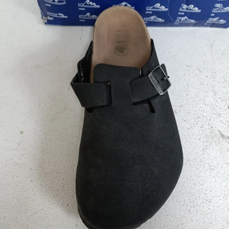 BIRKENSTOCK BOSYON BS IN BLACK SIZE 9