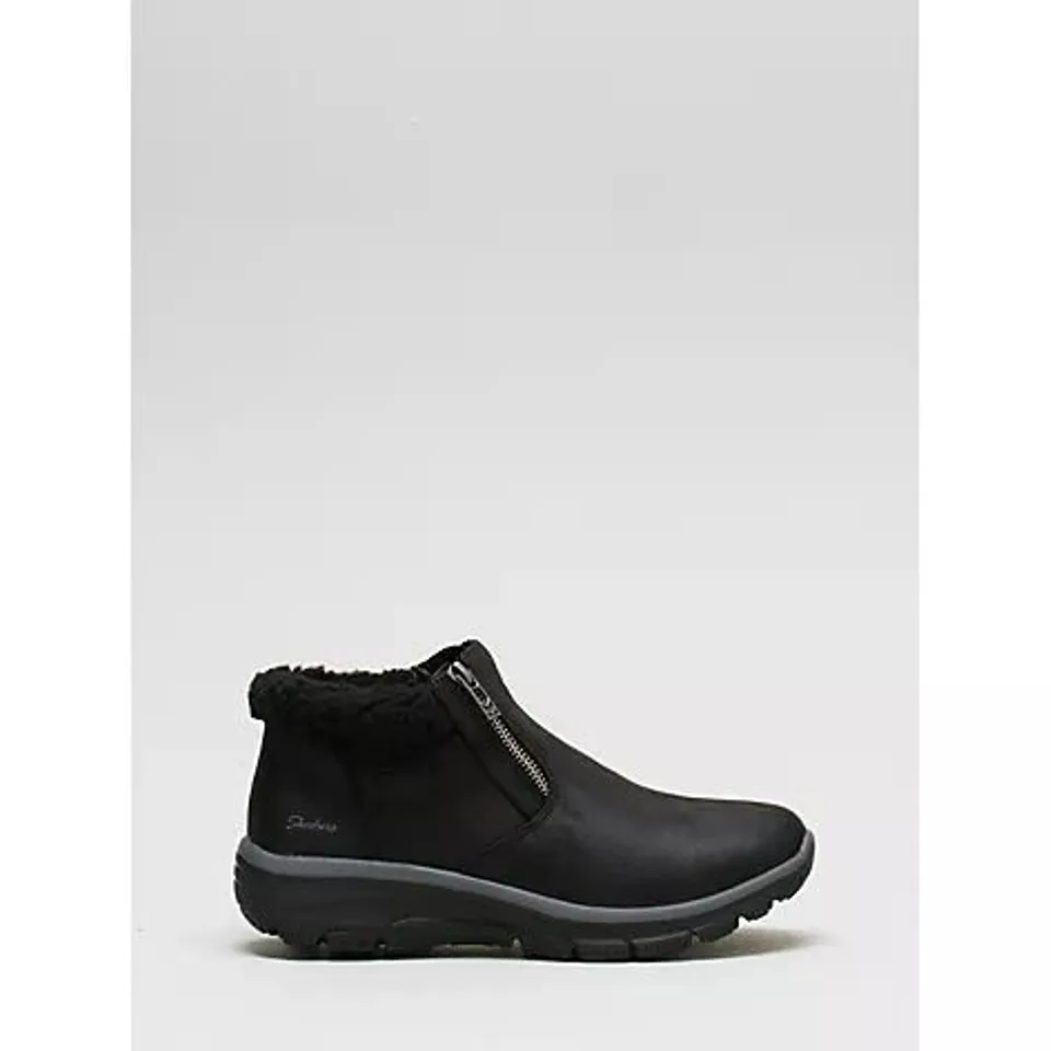 SKECHERS EASY GOING WATER RESISTANT BOOTS BLACK SIZE 5