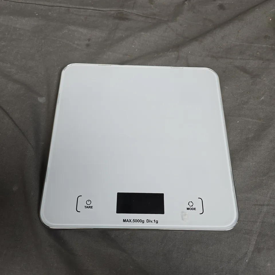 BOXED DIGITAL SCALES 