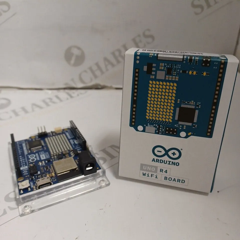 BOXED ARDUINO UNO R4 WIFI BOARD 