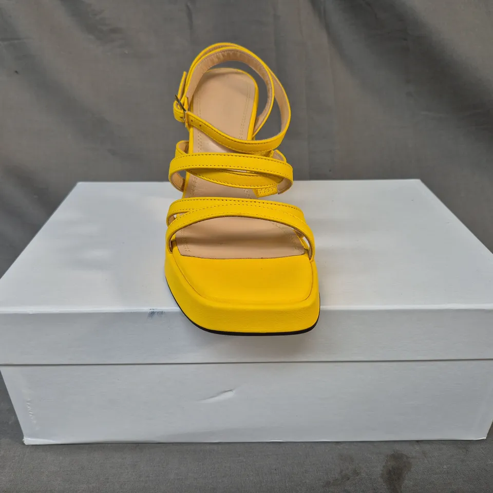 BOXED PAIR OF RUSSELL & BROMLEY OPEN TOE BLOCK HEEL STRAPPY SANDALS IN YELLOW EU SIZE 39.5